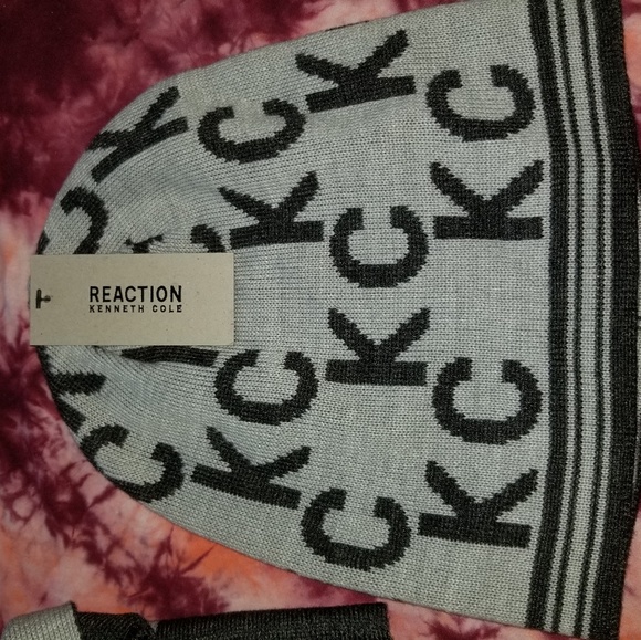 Beanie and infinity scarf set - Picture 3 of 6